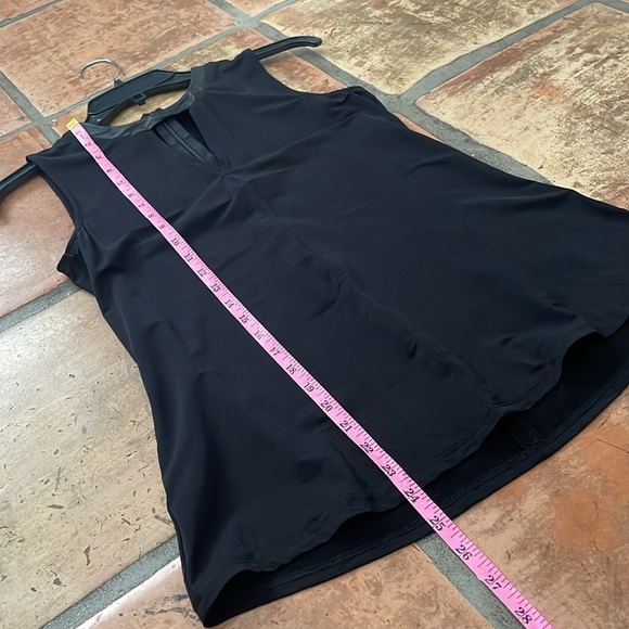 🔷 Ecru Designer Cupro Blend Keyhole Sleeveless Blouse w Leather Trim Size Small - Picture 3 of 8